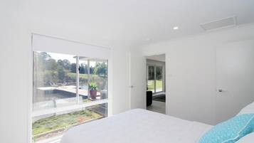 2 bedrooms, iron/ironing board, bed sheets, wheelchair access