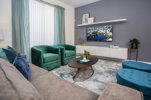 TV, video games - ⭐GRAND OPENING⭐4 BD/3 BA at Storey Lake! Private Pool/Themed Rooms/Disney area (Kissimmee)