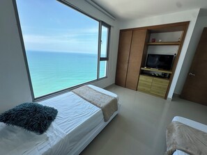 2 habitaciones, caja de seguridad en la habitación y escritorio 