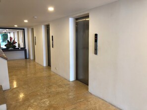Interior - Beachfront Apartment, Pool, Sauna, Jacuzzis, Gym. 5 Min Historical Center (Cartagena)