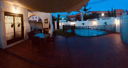 Belle villa avec piscine privée prÚs de la plage et de la ville