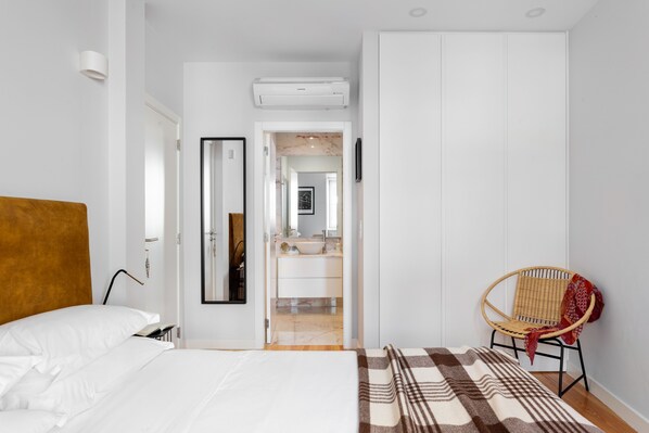 2 bedrooms, hypo-allergenic bedding, in-room safe, iron/ironing board