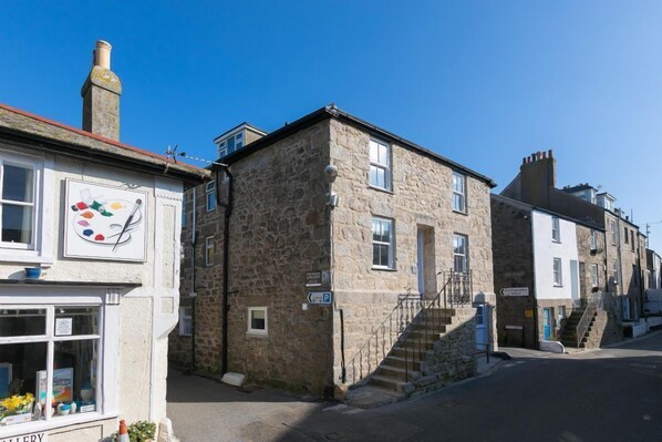 Exterior - Maranatha - Central St Ives - Sleeps 8 - Parking - Dog Friendly (St Ives)