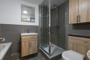 Bathtub, hair dryer - Maranatha - Central St Ives - Sleeps 8 - Parking - Dog Friendly (St Ives)