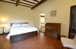 3 bedrooms, iron/ironing board, travel crib, free WiFi