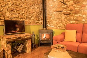 Tv, pejs, dvd-afspiller, stereoanlæg