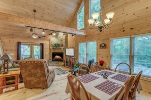 In-room dining - Country Dreams (Copperhill)