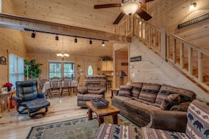 Cabaña, varias camas, para no fumadores | Sala de estar | Televisión de pantalla plana