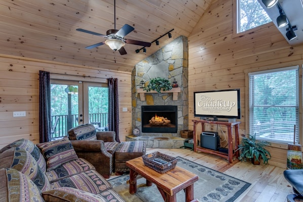 Cabaña, varias camas, para no fumadores | Sala de estar | Televisión de pantalla plana