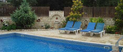 حمّام سباحة خارجي