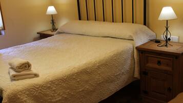 3 室のベッドルーム、アイロン / アイロン台、WiFi (無料)、ベッドシーツ