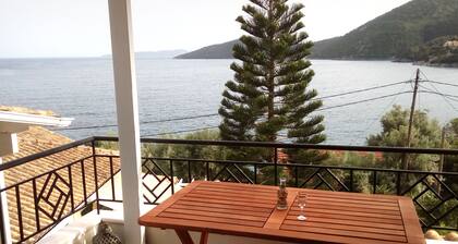 Kattohuoneisto Eptanisa-hotellissa