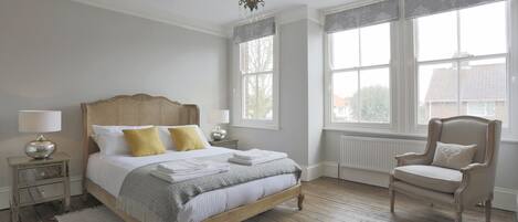 4 bedrooms, iron/ironing board, free WiFi, bed sheets