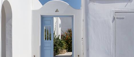 تفاصيل الفندق من الخارج