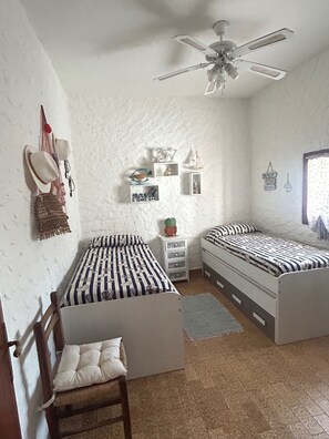2 bedrooms, iron/ironing board, bed sheets