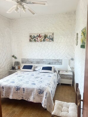 2 chambres, fer et planche à repasser, draps fournis