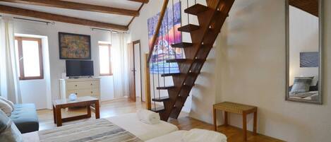 1 bedroom, bed sheets