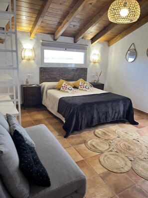 3 bedrooms, in-room safe, desk, iron/ironing board