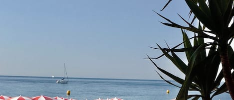 Una playa cerca