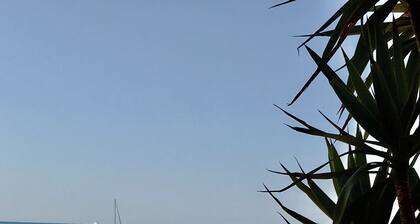 Viehättävä talo Frejusin historiallinen keskusta lähellä upeita hiekkarantoja