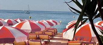 Charmigt hus Frejus historiska centrum nÀra den fantastiska sandstranden