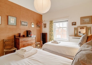 4 slaapkamers, een strijkplank/strijkijzer, gratis wifi, beddengoed