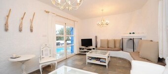 Une villa privée avec vue sur la mer avec jacuzzi extérieur chauffé et spa 