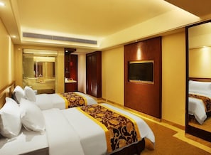 Deluxe Twin Room | Desk, blackout drapes, free WiFi