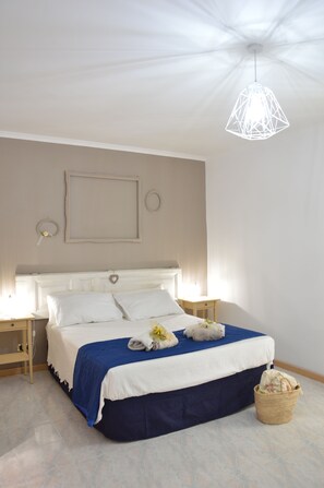 1 Schlafzimmer, Zimmersafe, Schreibtisch, Reisekinderbett