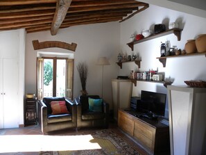 Smart TV, libri, impianto stereo