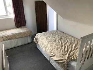 6 Schlafzimmer, Bügeleisen/Bügelbrett, Reisekinderbett, WLAN