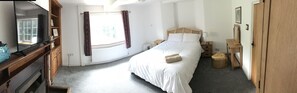 6 Schlafzimmer, Bügeleisen/Bügelbrett, Reisekinderbett, WLAN