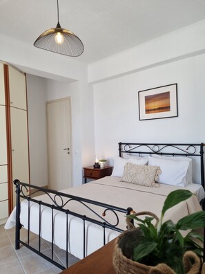 4 chambres, bureau, fer et planche à repasser, accès au Wi-Fi (inclus)