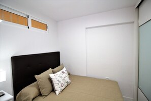1 chambre, fer et planche Ă repasser, Wi-Fi gratuit, draps fournis