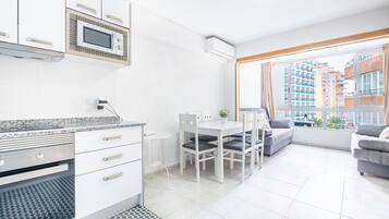 Fridge, microwave, oven, coffee/tea maker