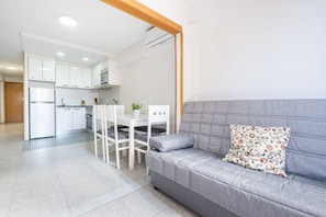 TV - Inlesa 4-B Apartment Levante Beach (Benidorm)