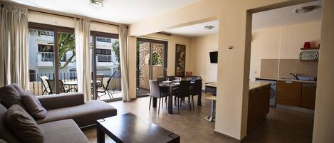 تلفزيون، مشغل دي في دي، مكتبة موسيقى، مكتبة فيديو