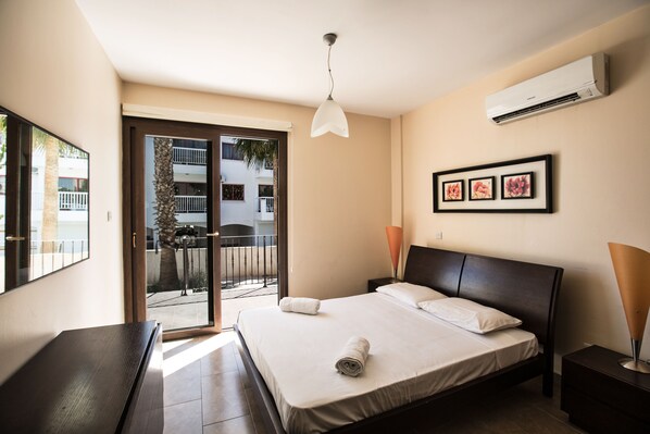 2 bedrooms, in-room safe, iron/ironing board, travel crib