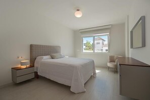 4 Schlafzimmer, Bügeleisen/Bügelbrett, Reisekinderbett, kostenloses WLAN