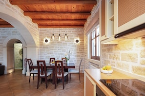 Dining - Family villa Elia with heated pool, 2 minutes walking to local amenities (Rethymno)