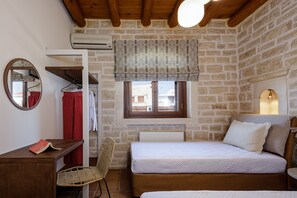 4 bedrooms, iron/ironing board, WiFi, bed sheets - Family villa Elia with heated pool, 2 minutes walking to local amenities (Rethymno)