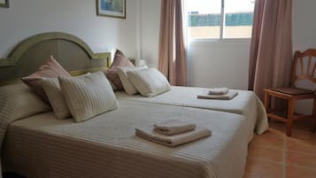 3 makuuhuonetta, silitysrauta/-lauta, ilmainen Wi-Fi, vuodevaatteet