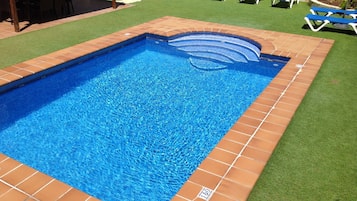 Lämmitetty uima-allas