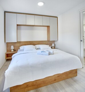 2 habitaciones, tabla de planchar con plancha, wifi y ropa de cama