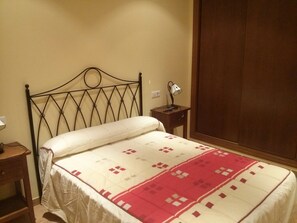 3 chambres, fer et planche à repasser, lit parapluie, Wi-Fi gratuit