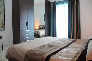 2 bedrooms, desk, soundproofing, iron/ironing board - MERHBA BEACH FRONT CORNER APARTMENT. (Marsalforn)