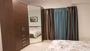 2 chambres, bureau, chambres insonorisées, fer et planche à repasser