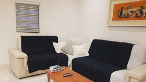 تلفزيون، مشغل دي في دي، كُتُب، ستيريو
