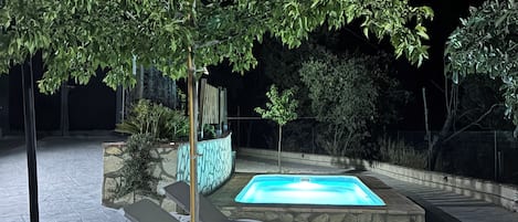 室外游泳池