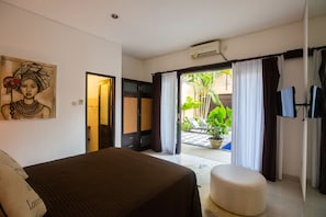 2 bedrooms, in-room safe, iron/ironing board, free WiFi